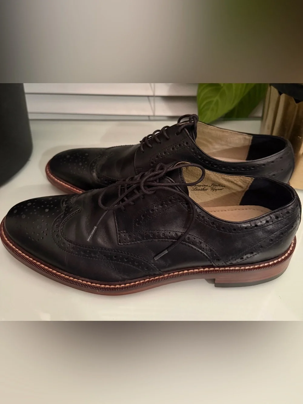 Banana Republic Black Leather Wingtip Derbys with Brown Trim